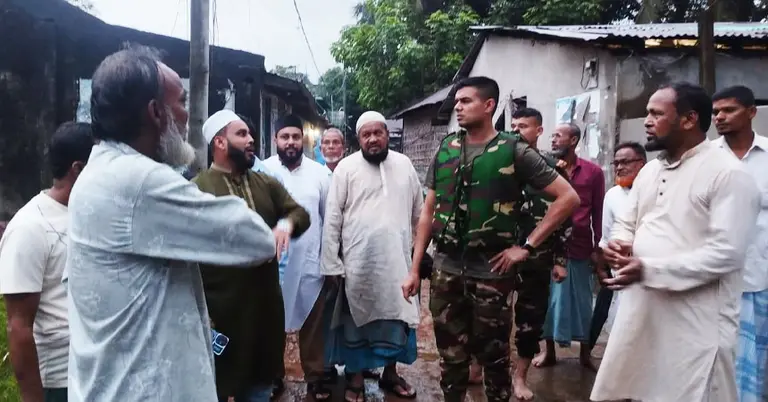 চট্টগ্রামে উদ্ধার ও ত্রাণ কাজে সেনাবাহিনী